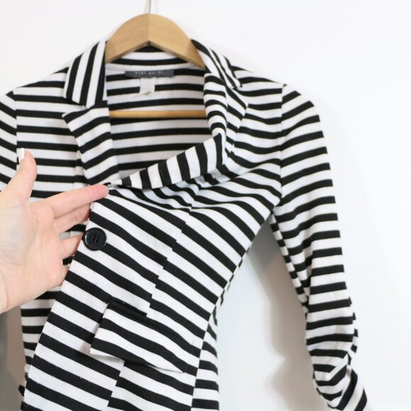 *Suzy Shier Black and White Blazer - Picture 3 of 6